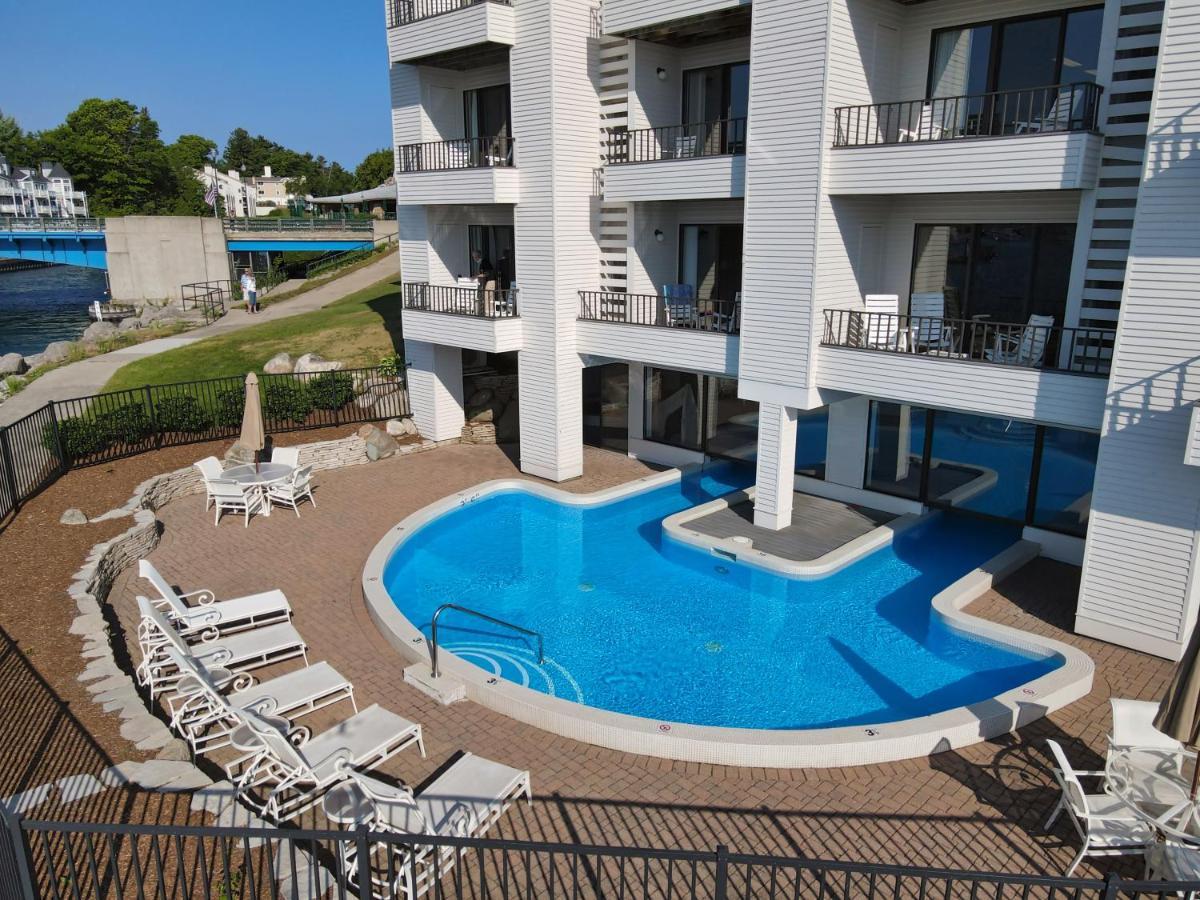 228 Edgewater Inn Charlevoix Εξωτερικό φωτογραφία