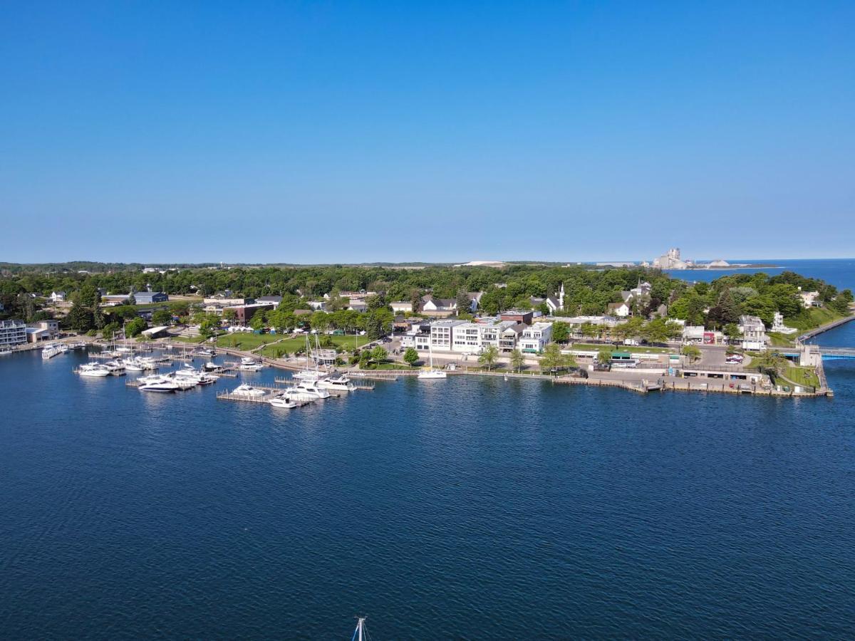 228 Edgewater Inn Charlevoix Εξωτερικό φωτογραφία